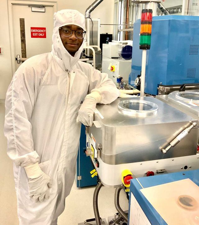 photo of emmanuel in the Nanofab