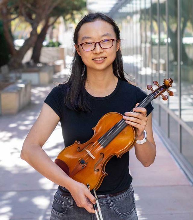 xia with her violin