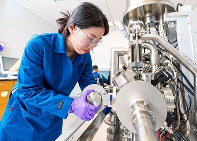 photo of student in the lab