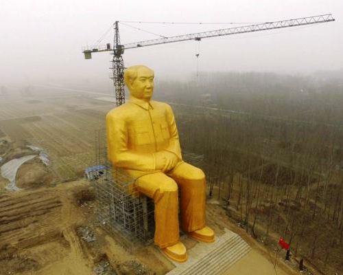 Giant statue of Chairman Mao in China
