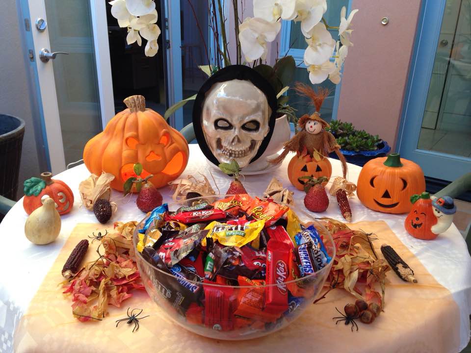 My Halloween treats table, with decorations