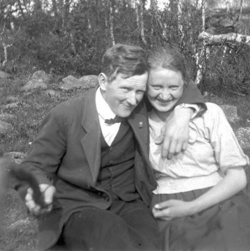 Selfie with a stick, 1934