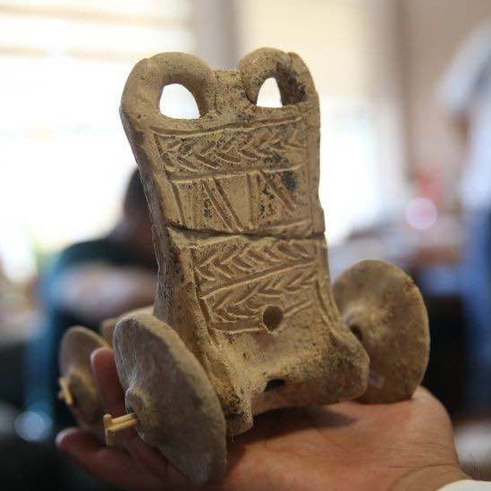 A 5000-year-old toy chariot found in the ancient city of Sogmatar, southeastern Turkey (photograph by Halil Fidan)