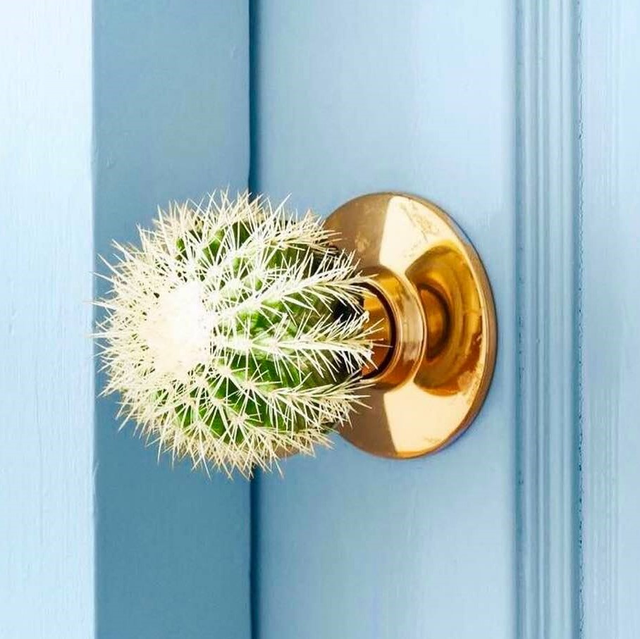 Doorknob for those who do not want visitors over the holidays