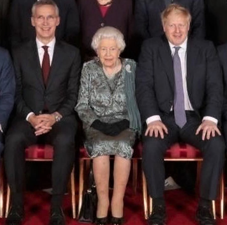 Even Queen Elizabeth suffers from manspreading!