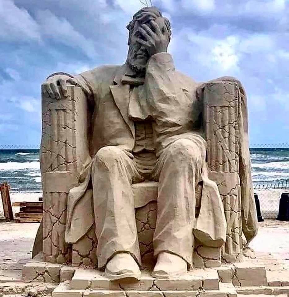 Work by another frustrated artist, this time a sand-sculptor: Lincoln with palm on his face