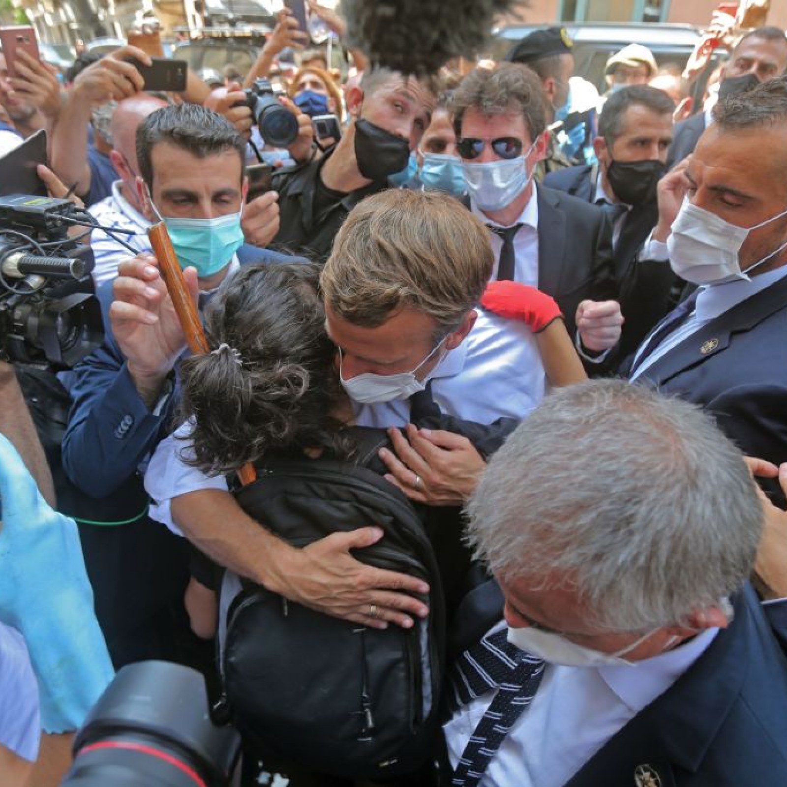 Emmanuel Macron in Beirut: He walked the streets. People surrounded and hugged him and asked for help in changing Lebanon's conditions