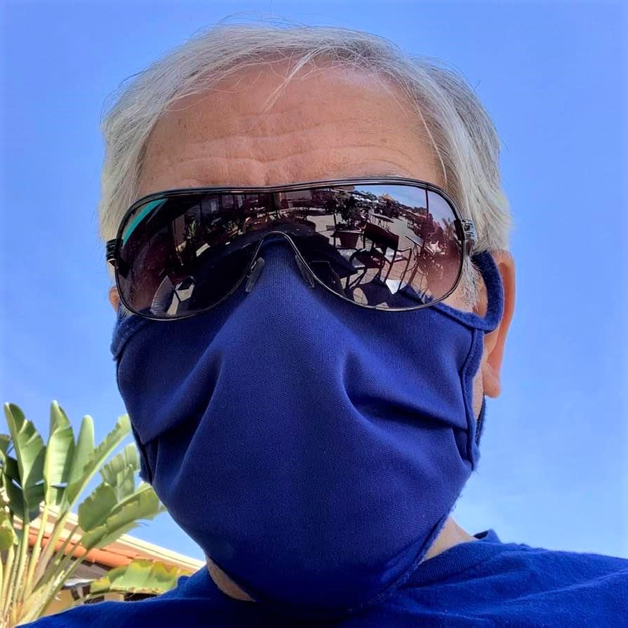 Selfie taken during my walk on Sunday 2/28: No, I didn't rob a bank!