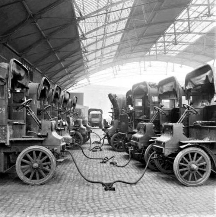A large number of electric cars being charged in 1917