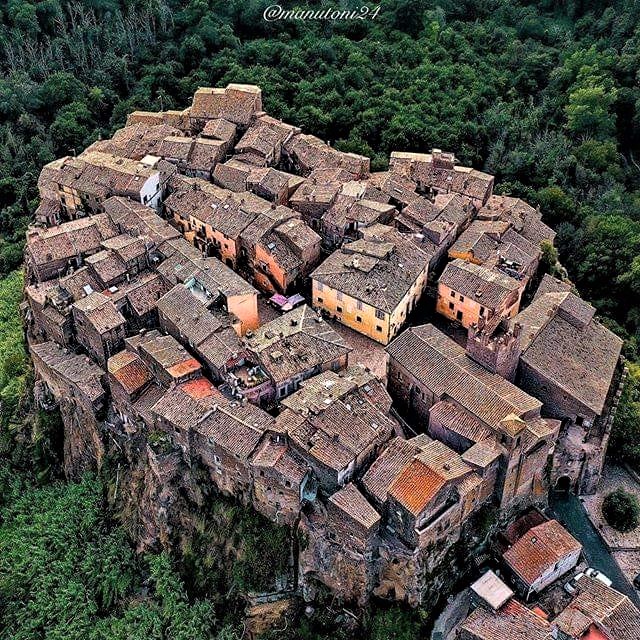 Wonders of the world: Kalkata, an Italian village located on top of a volcanic cliff in North Lazio