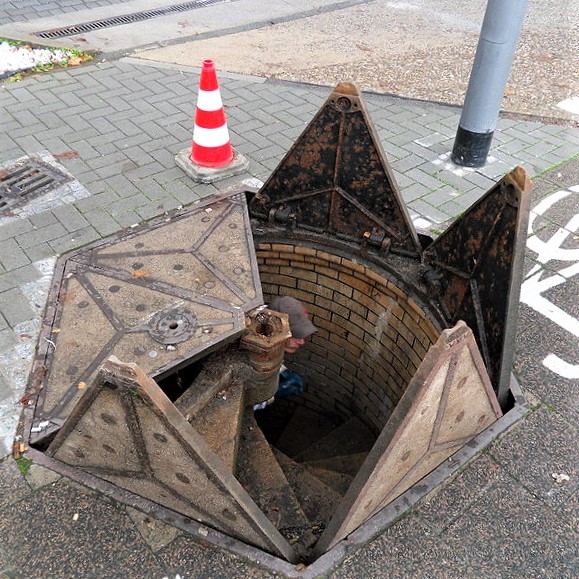The mathematics of manhole covers (example from Wiesbaden, Germany)