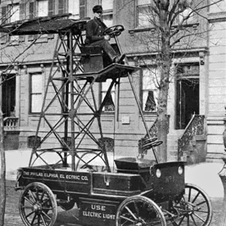 History in pictures: Philadelphia Electric Company's streetlight maintenance vehicle, 1910