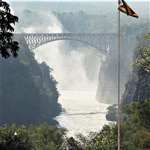 Victoria Falls Bridge: Located on the border between Zimbabwe and Zambia, the 198-meter-long engineering marvel has a main arch span of 156 m