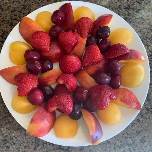 Fruit plate at my daughter's, after we went shopping and before dining at a Persian restaurant, followed by hiking