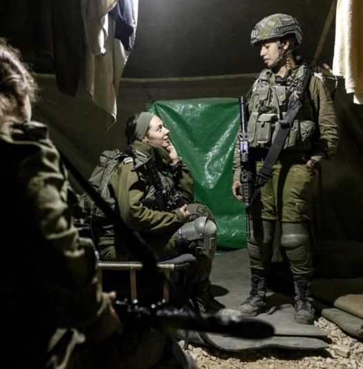 Photo of Israeli women soldiers on the front line